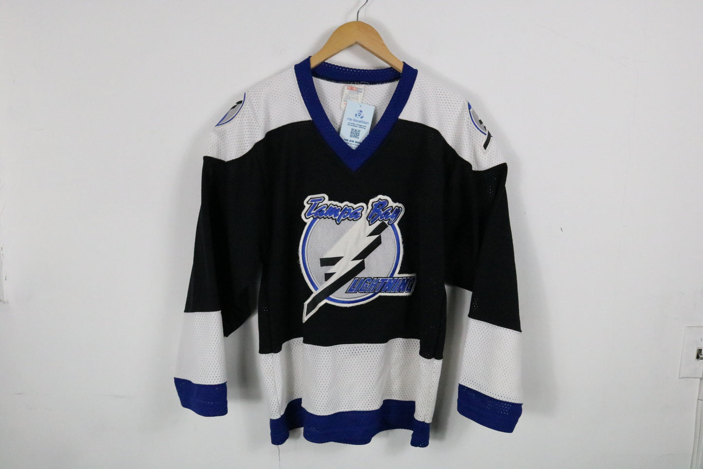 Tampa-Bay Lightning Hockey Jersey | Vintage 90s NHL Mesh Team Jersey | Classic Sportswear