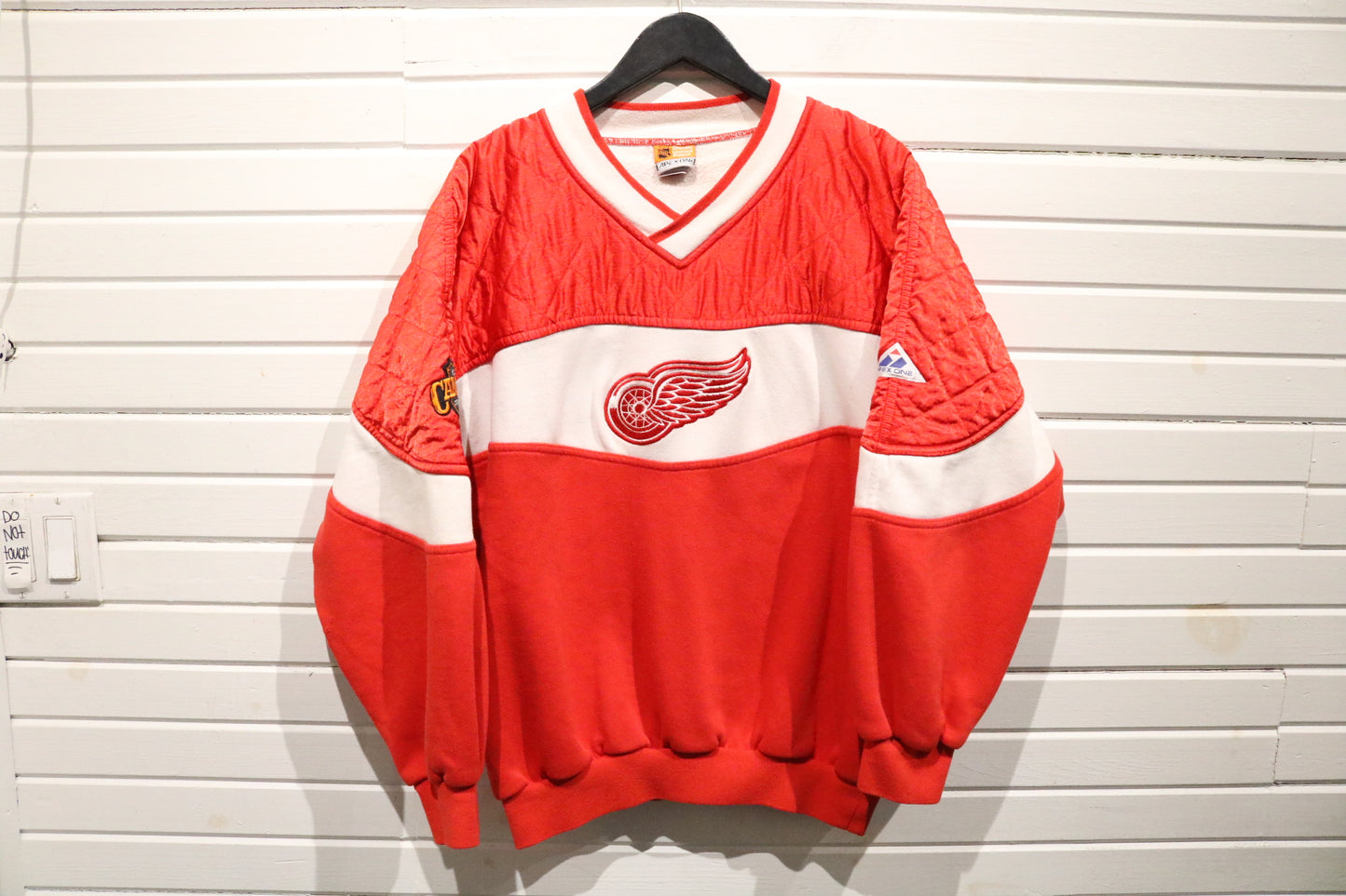 Apex-One Detroit-Red-Wings NHL Pullover | Vintage 1990s Quilted Shoulder Hockey Sweatshirt | Classic Sportswear