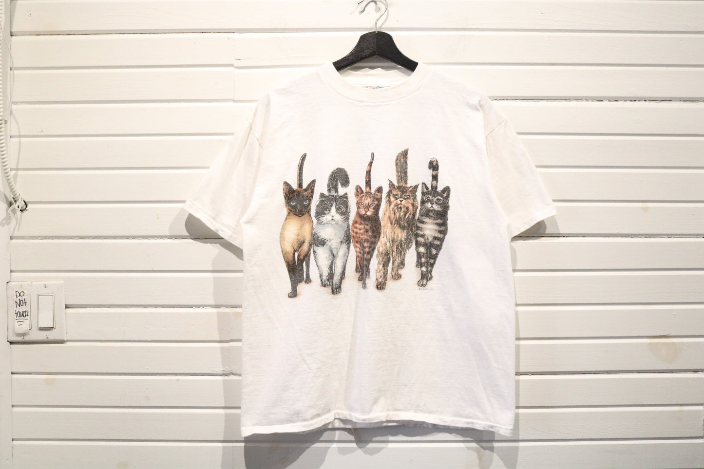 T-Shirt Loft Cat Graphic T-Shirt | Vintage Cat Illustration Tee White | Animal Lover Gift
