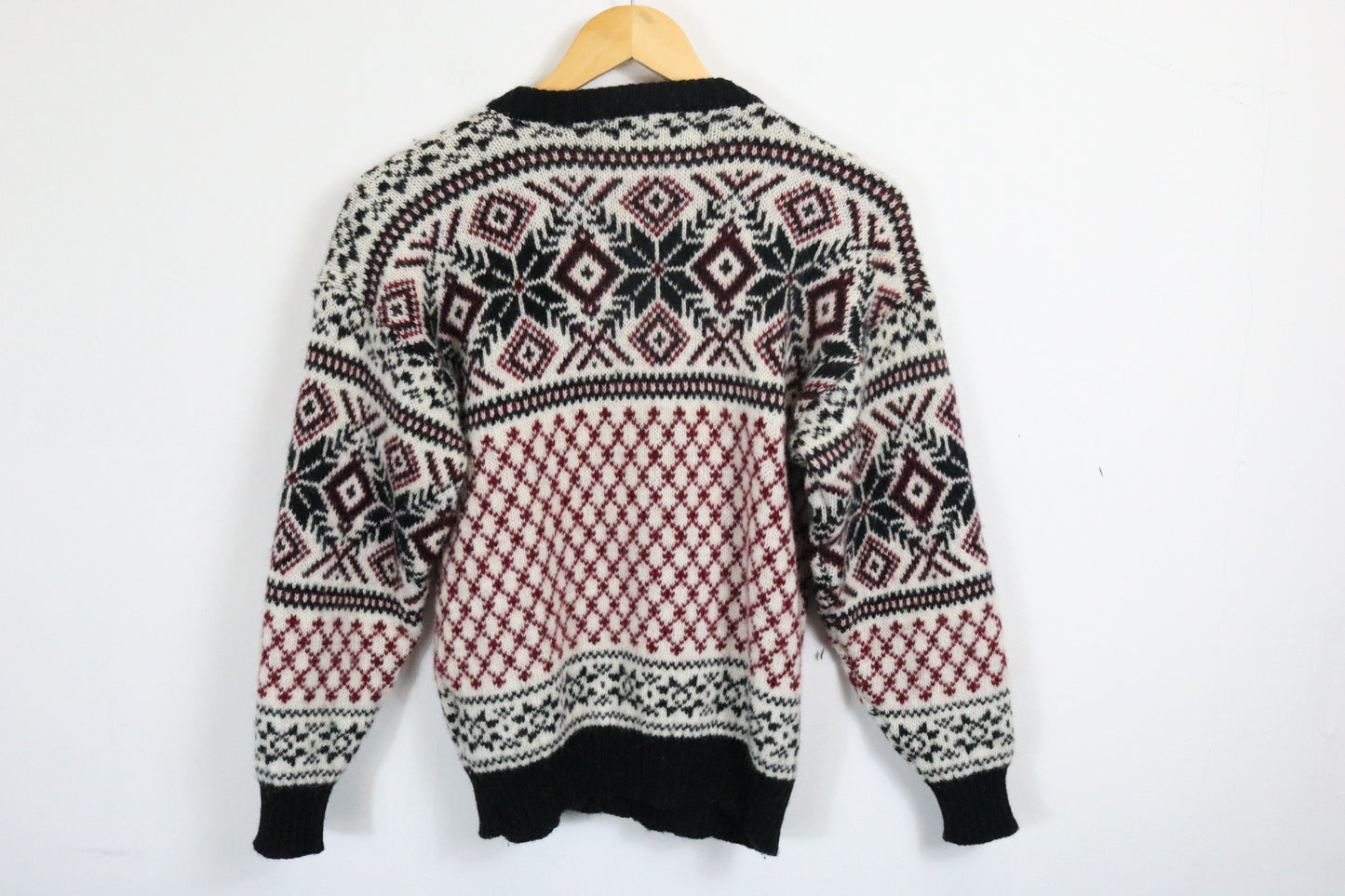 Lofoten Norwegian Cardigan | Vintage Nordic Patterned Knit Wool Sweater | Classic Metal Clasp Front