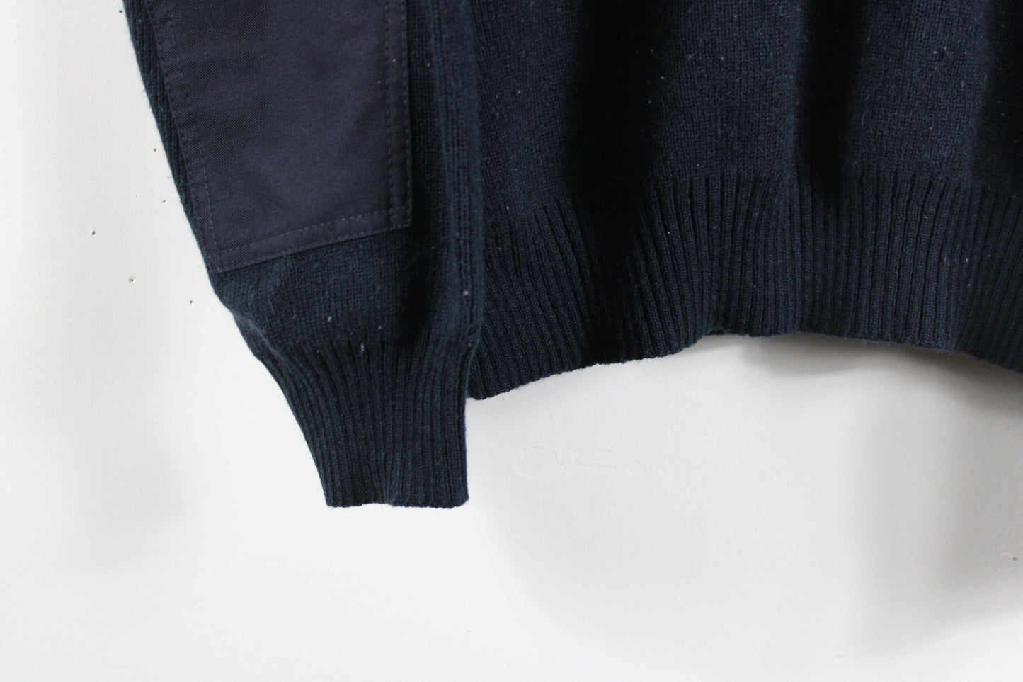 Cable-Knit UK Sweater / Made-In-England / 90s-80s Vintage Hand Knitted Wool Sweatshirt / 90s / Dark Navy-Blue