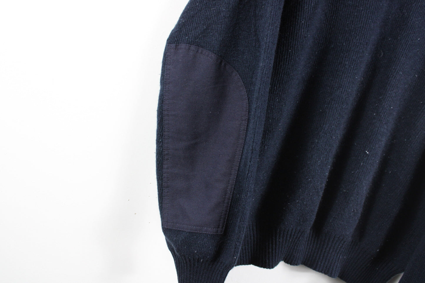 Cable-Knit UK Sweater / Made-In-England / 90s-80s Vintage Hand Knitted Wool Sweatshirt / 90s / Dark Navy-Blue