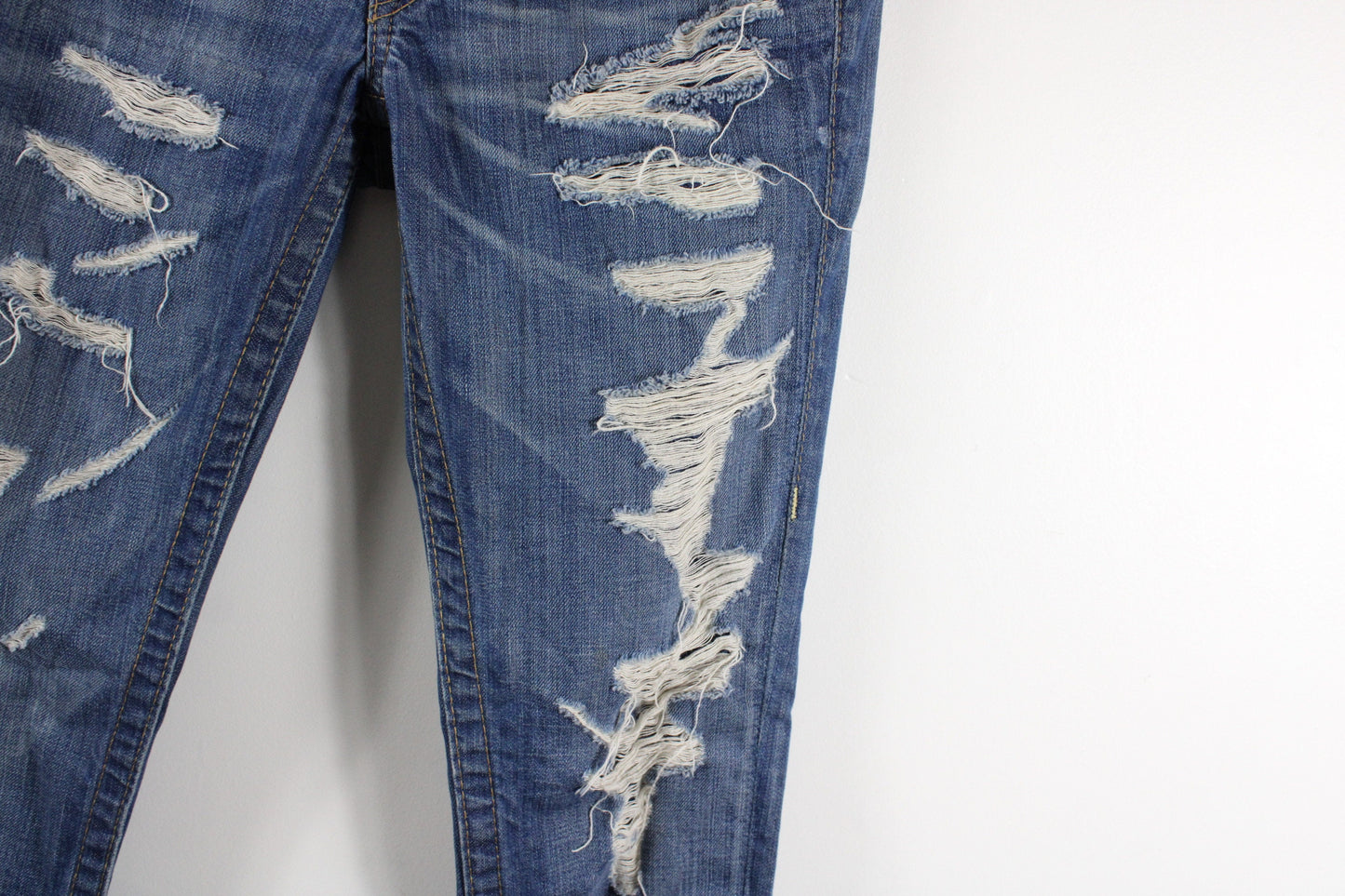 True Religion Jeans / Vintage Ripped Denim Trouser / 2000's Y2K Streetwear Clothing / Dark Blue / Size 26