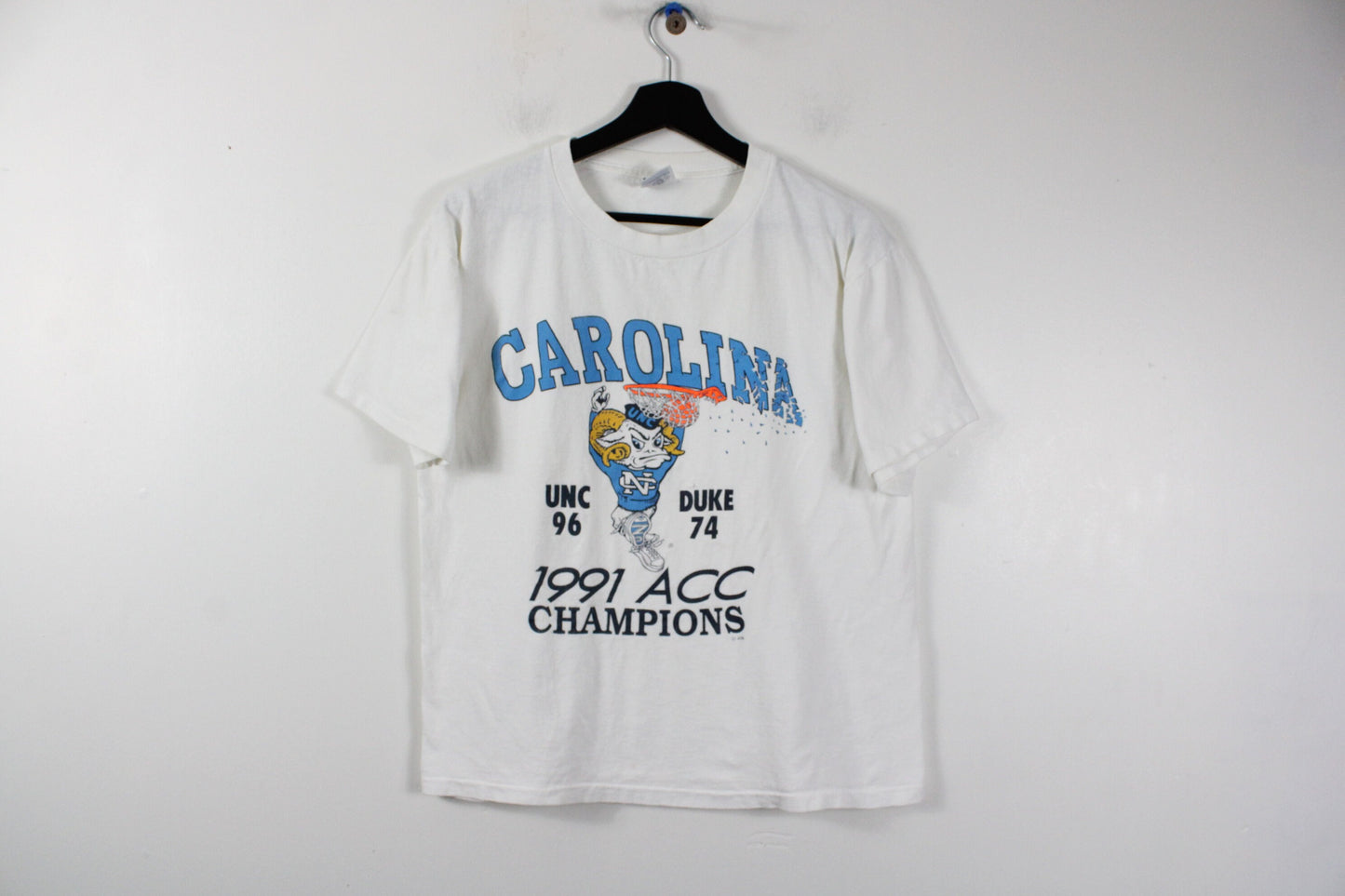 Carolina-State-Tar-Heels T-Shirt / Vintage UNC NCAA Graphic Tee Shirt / 90s / 2000s Sports-Team Clothing