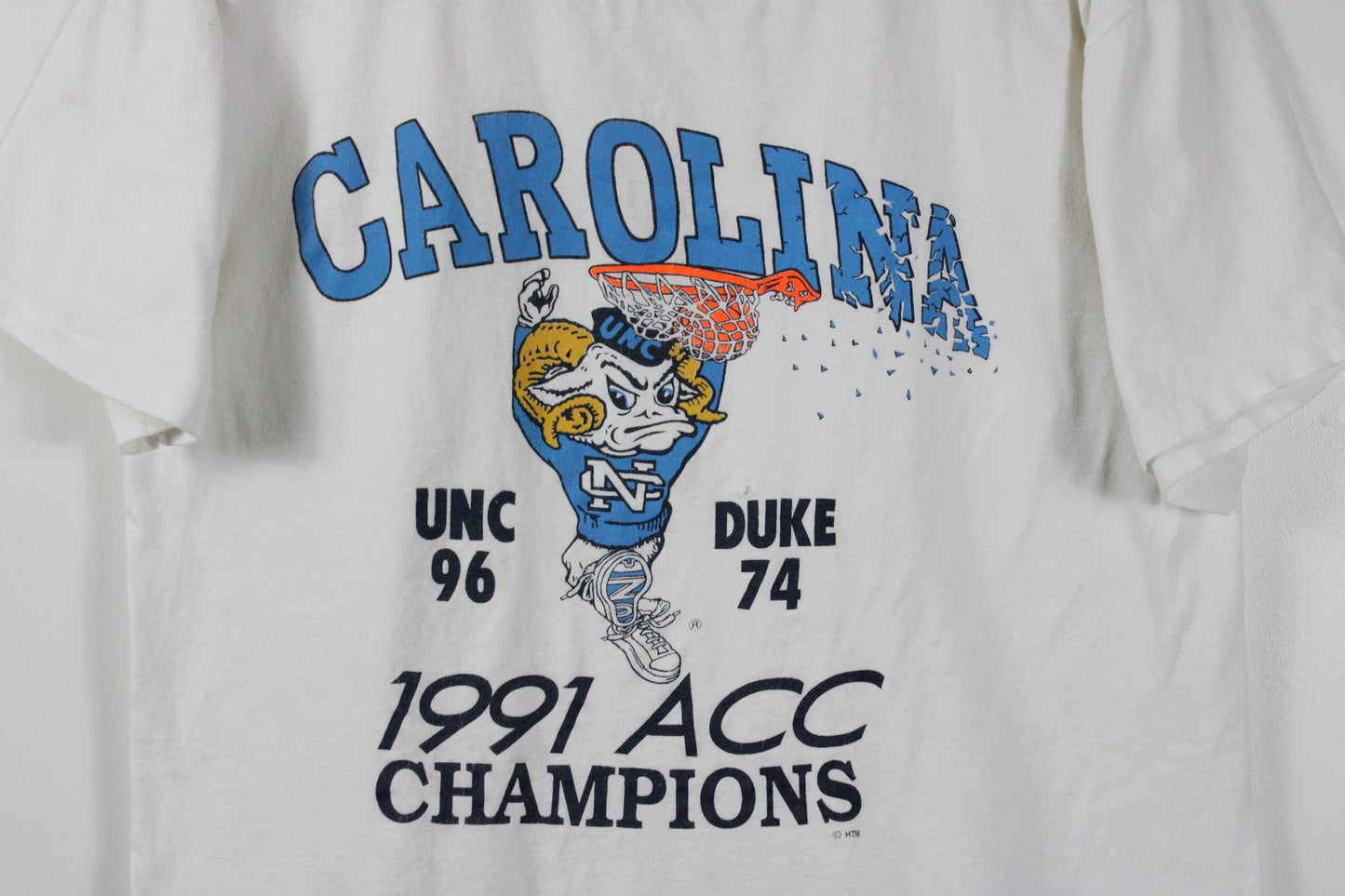 Carolina-State-Tar-Heels T-Shirt / Vintage UNC NCAA Graphic Tee Shirt / 90s / 2000s Sports-Team Clothing
