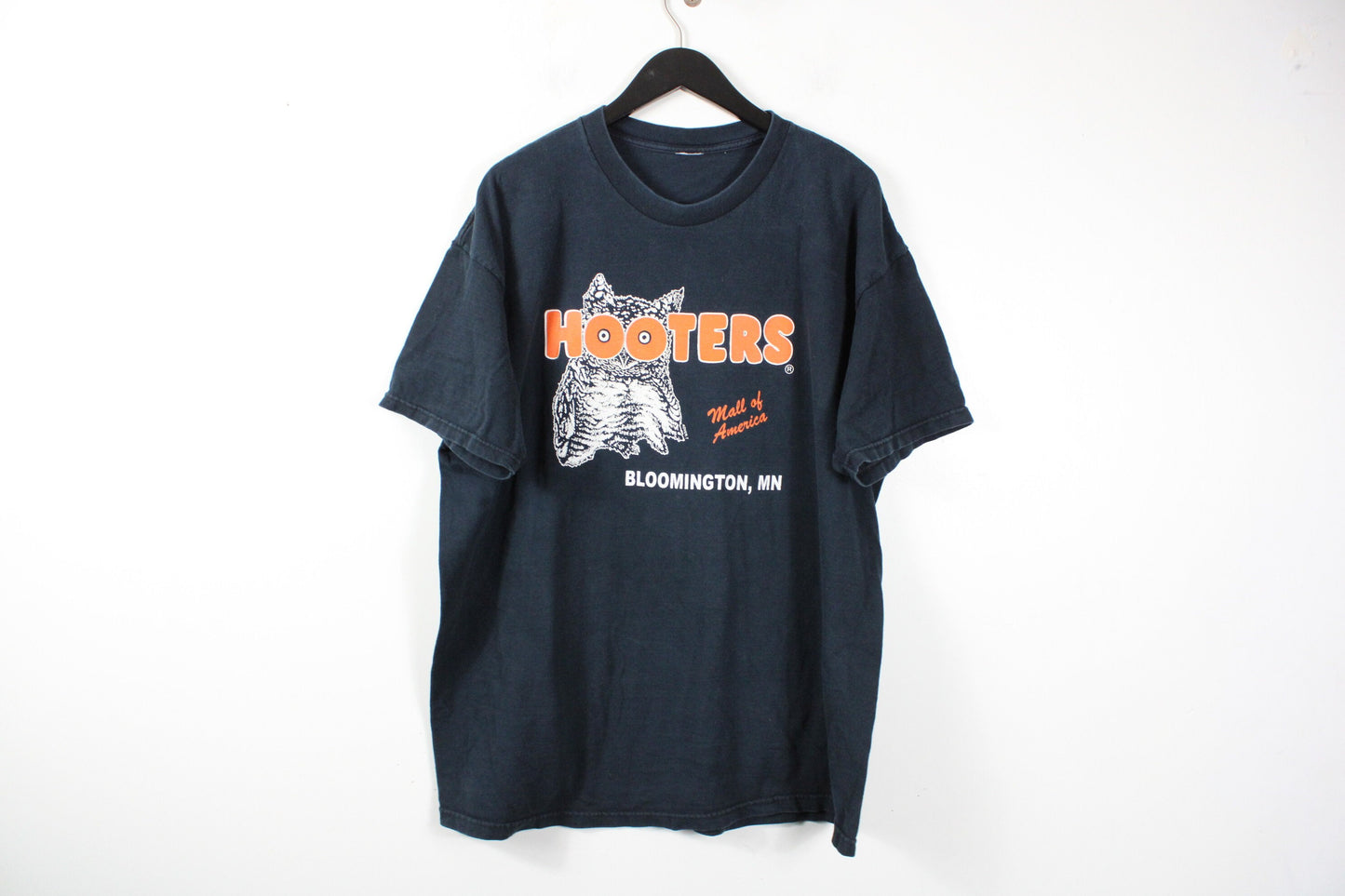 Hooters-Girl T-Shirt / Vintage Restaurant Tee Shirt / 1999-Y2k American Graphic Promo