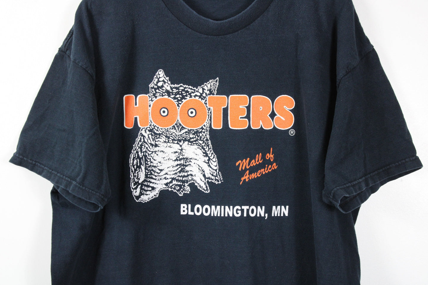 Hooters-Girl T-Shirt / Vintage Restaurant Tee Shirt / 1999-Y2k American Graphic Promo