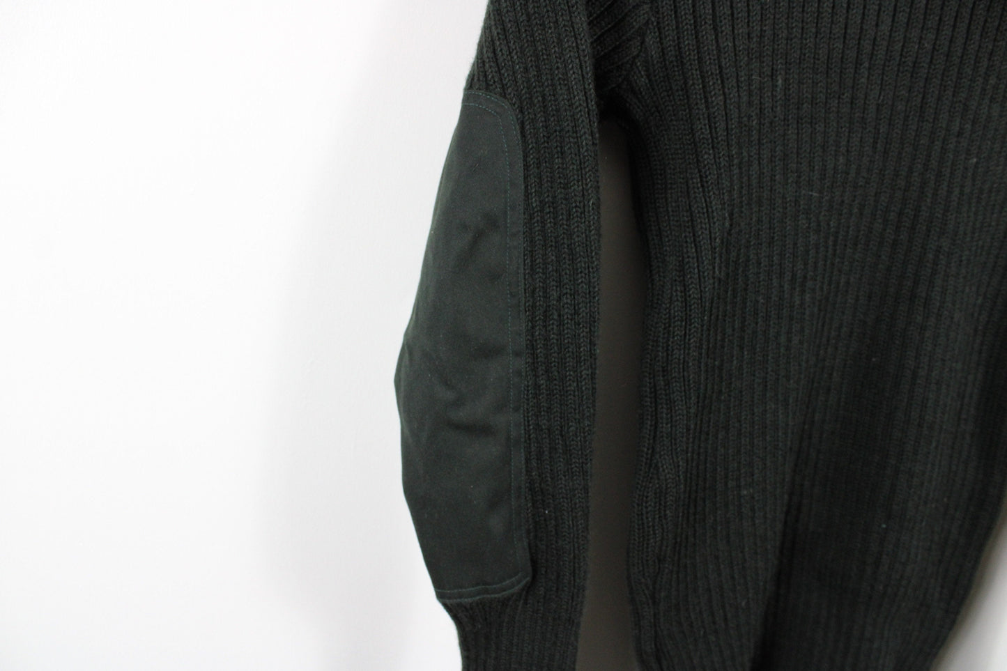 Wool Cable-Knit Military Sweater / 90s-80s Vintage Army Hand Knitted Sweatshirt / 90s / Olive Green