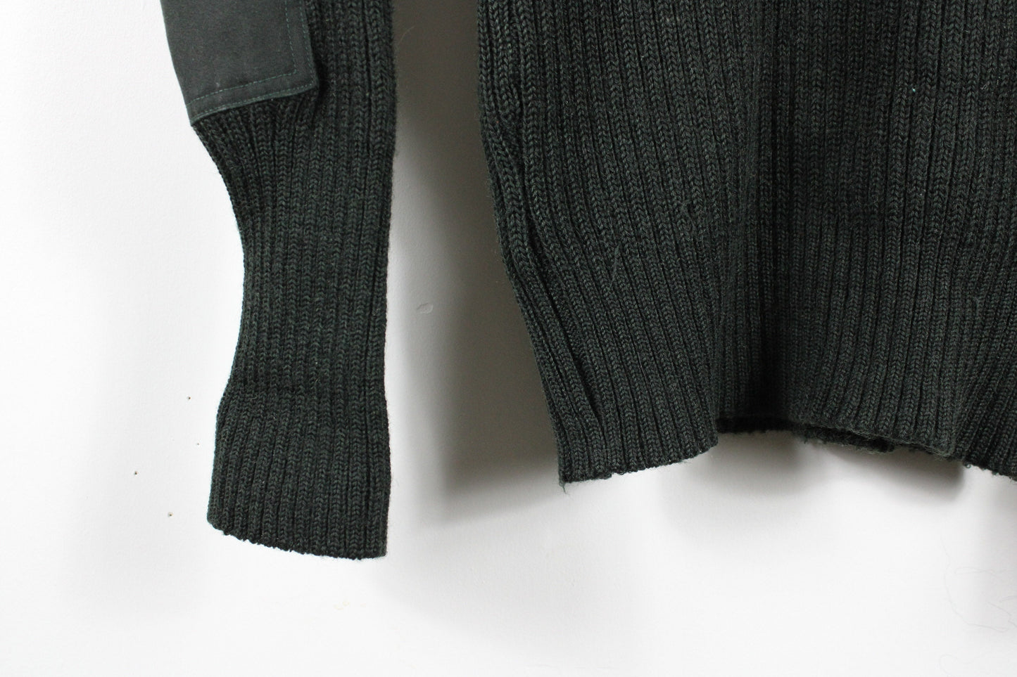 Wool Cable-Knit Military Sweater / 90s-80s Vintage Army Hand Knitted Sweatshirt / 90s / Olive Green