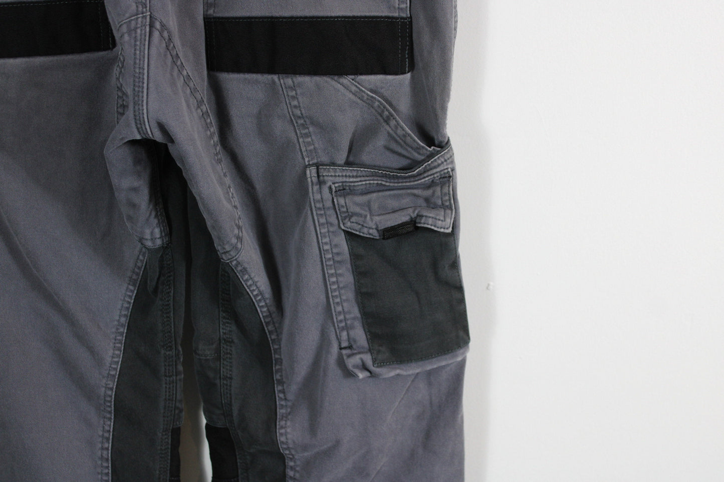 Carpenter Pants / Vintage Dickies Construction Workwear Studio Cargo Utility Trousers / 90s Streetwear Jeans / 34x34