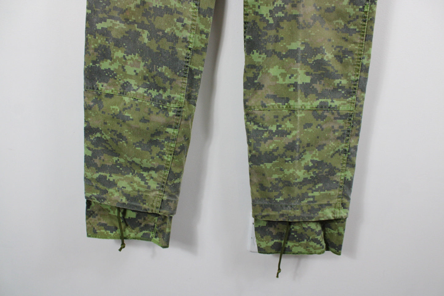 Vintage Camo Pants / Military Green Camouflage Combat Trouser / 90s Army Fatigue / 80s Surplus /