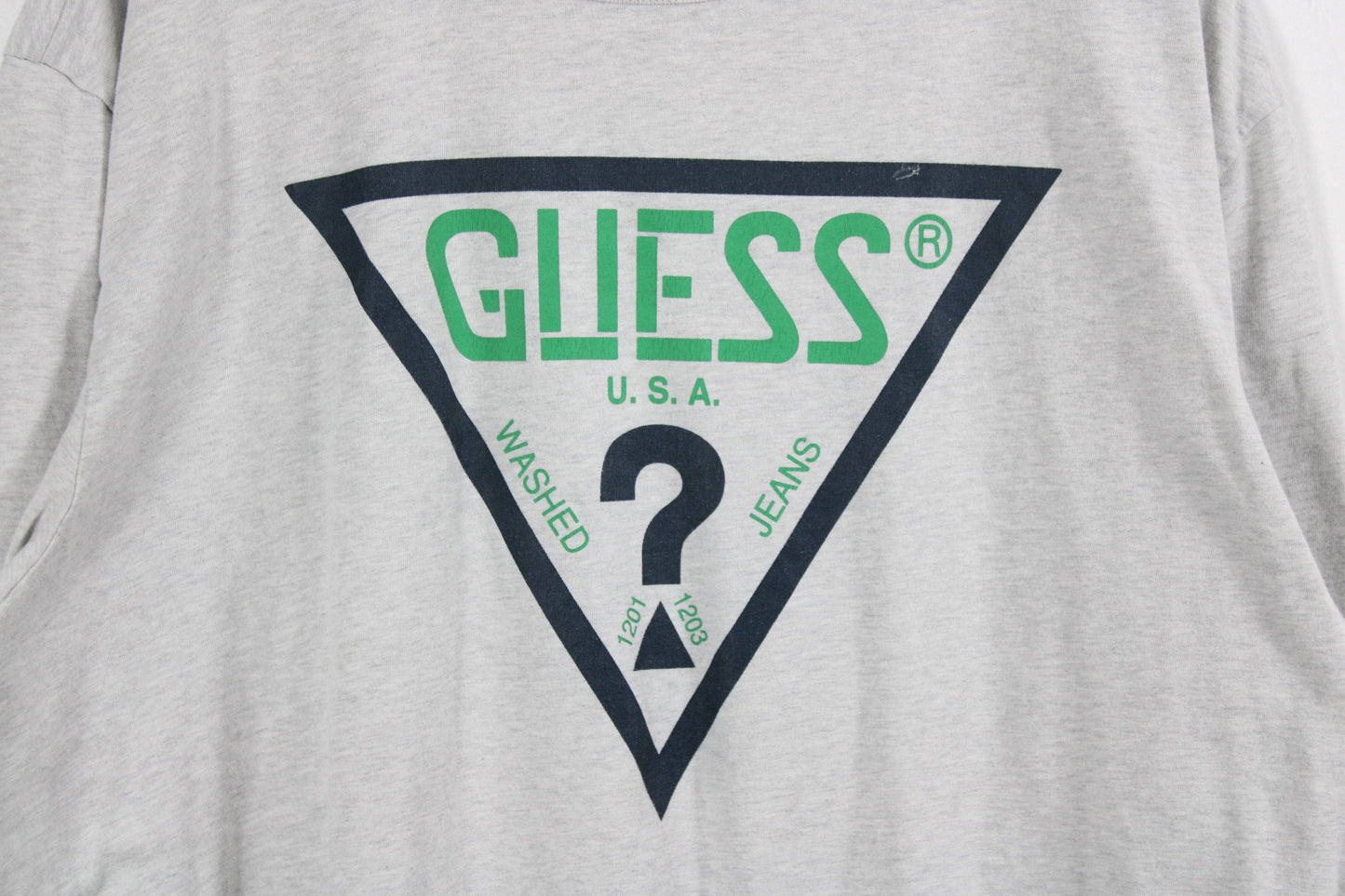 GuessT-Shirt / Vintage American Sports Graphic Promo Tee 90s / 1990s / Y2K / 2000s