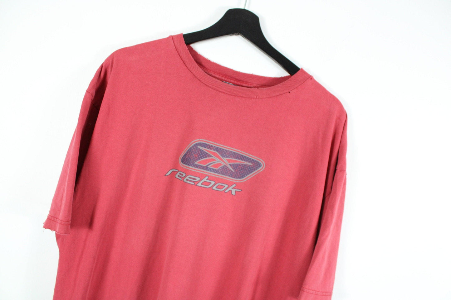 Reebok T-Shirt / Vintage Active-Wear Company / 90s-2000s OutterwearTee Shirt / Y2K Graphic