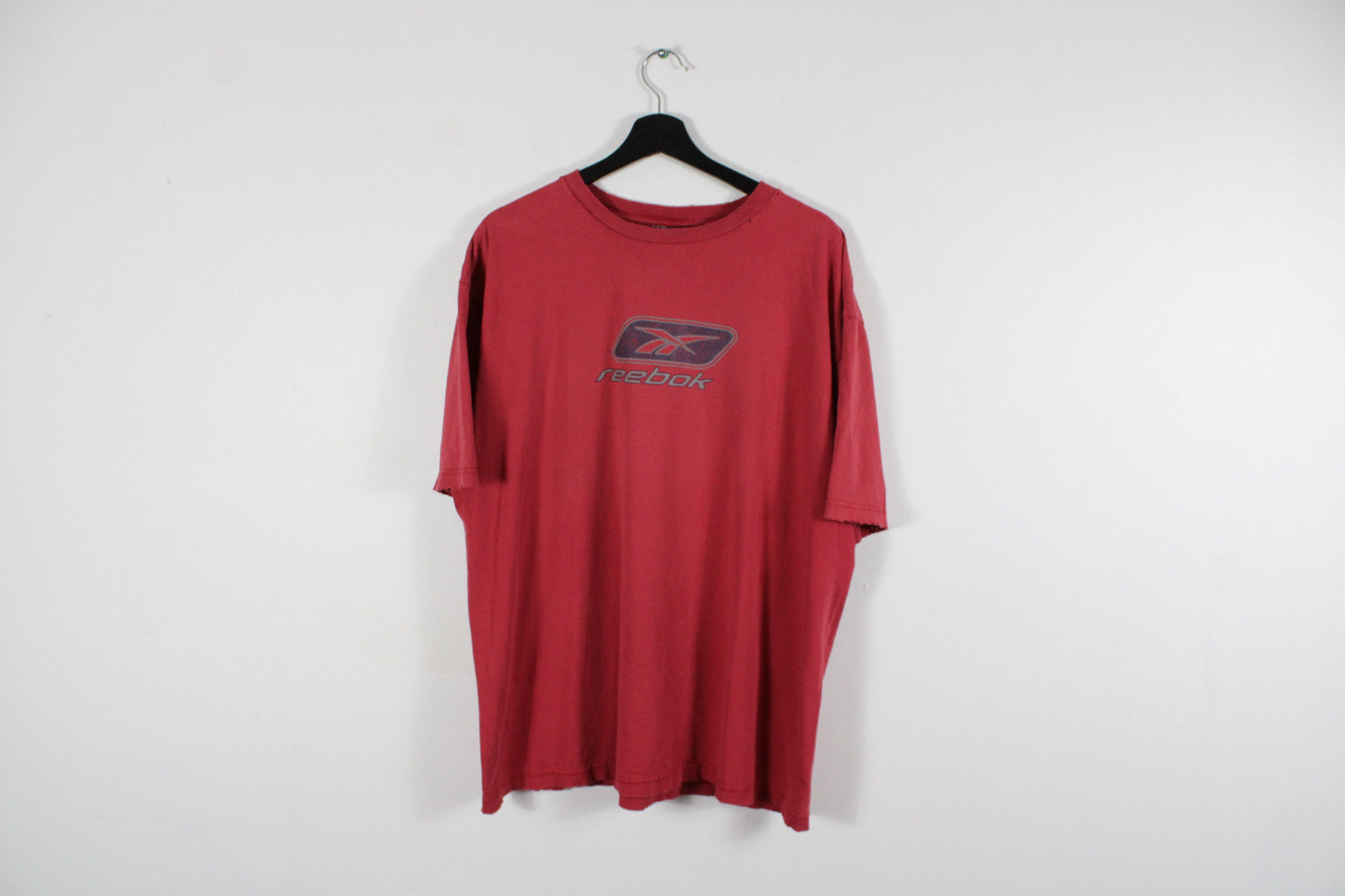 Reebok T-Shirt / Vintage Active-Wear Company / 90s-2000s OutterwearTee Shirt / Y2K Graphic