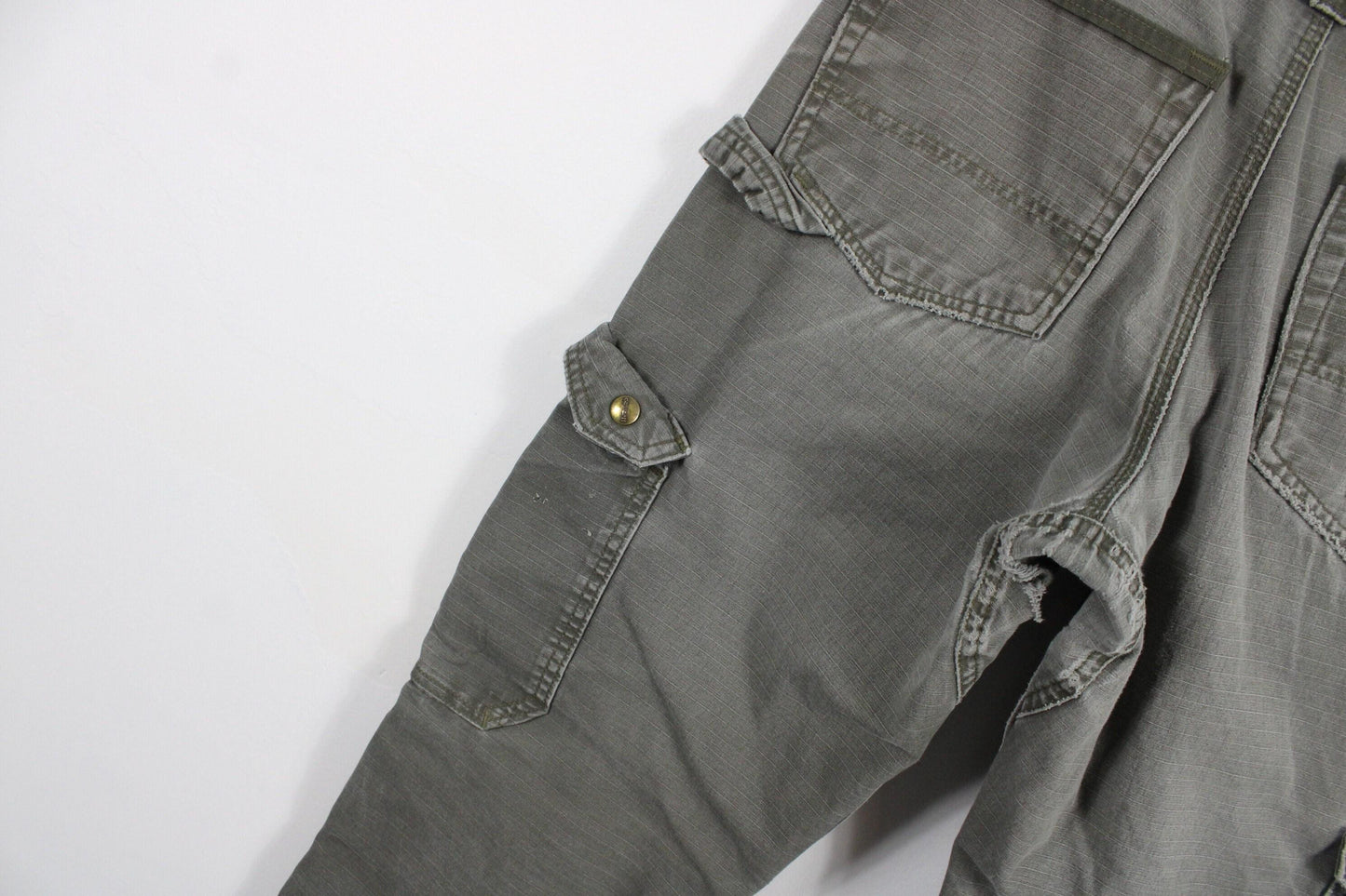 Carpenter pants / vintage carhartt construction workwear studio cargo utility trousers / 90s streetwear jeans / 32x30