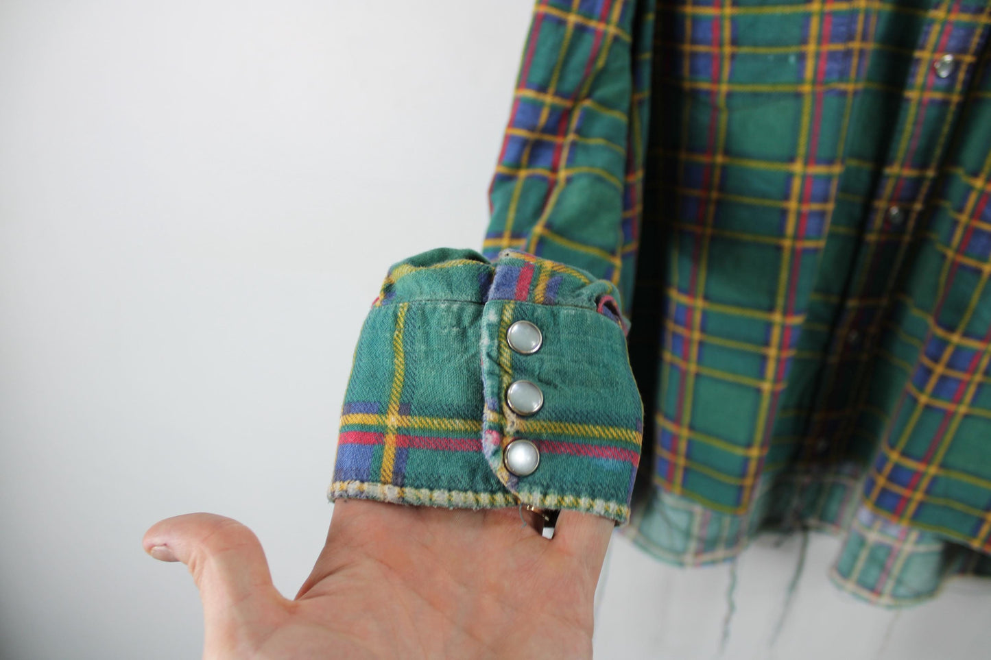 Cropped green plaid flannel shirt | vintage style | unisex casual layering