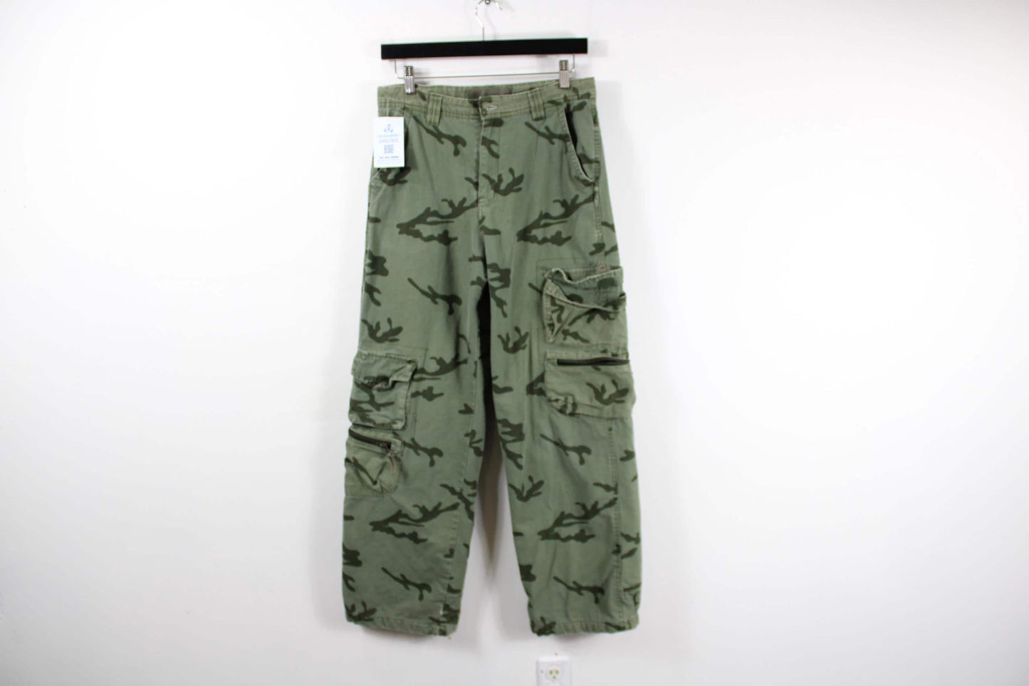 Army Camo Cargo Pants | Vintage Fleece-Lined Military Surplus Camouflage Trousers | Men's Size 28