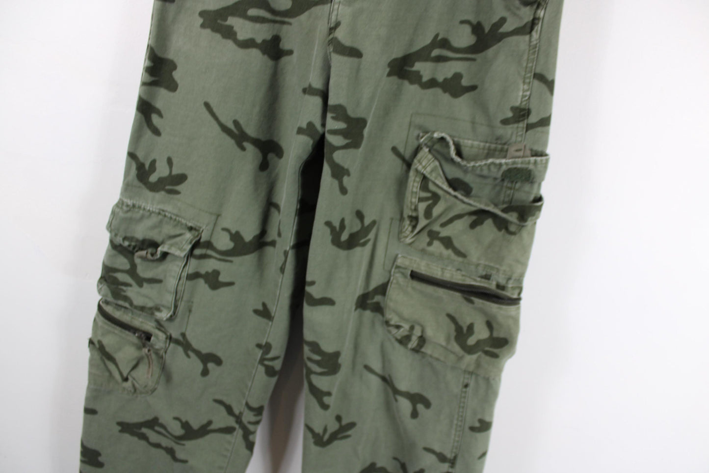 Army Camo Cargo Pants | Vintage Fleece-Lined Military Surplus Camouflage Trousers | Men's Size 28