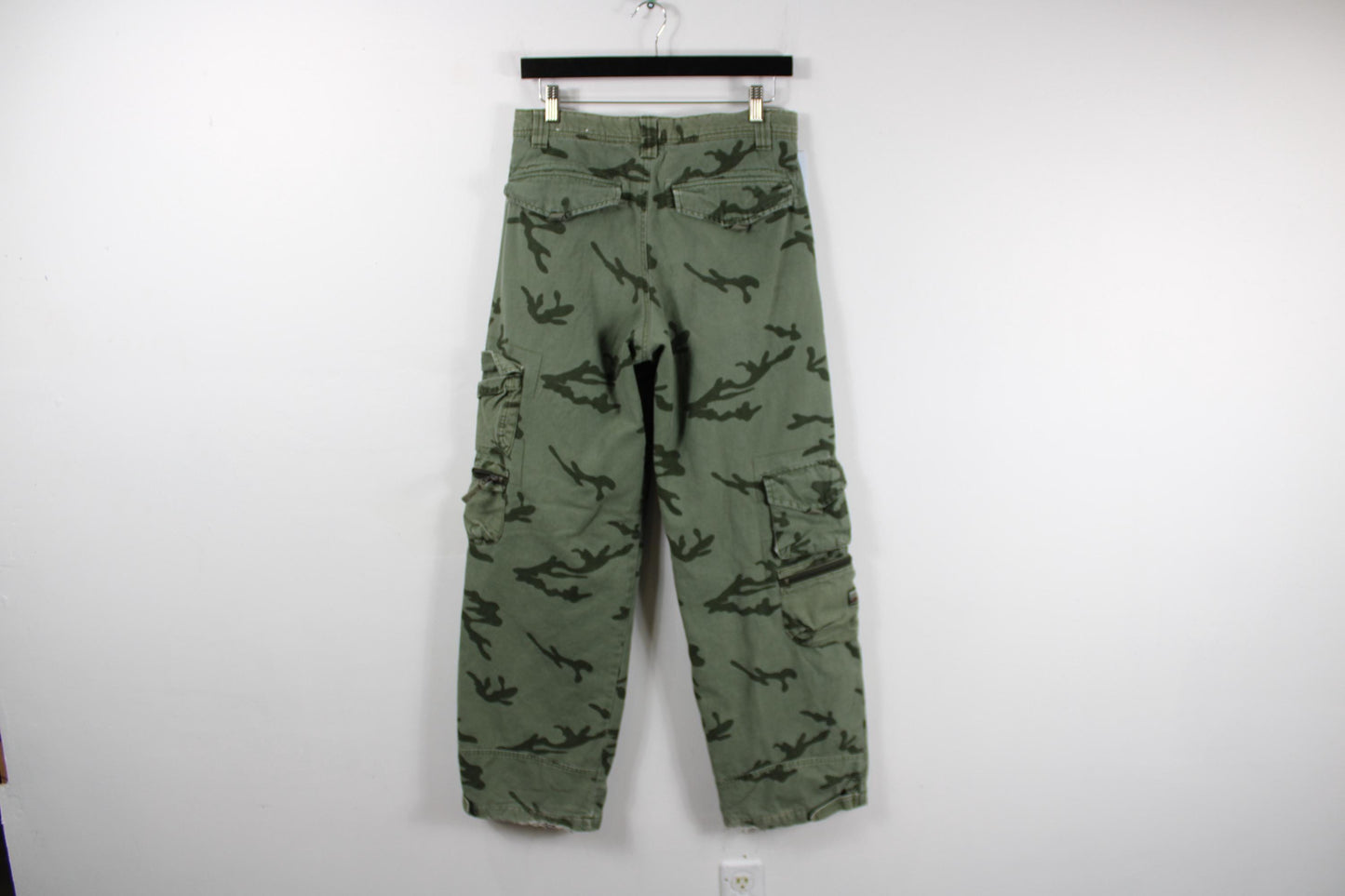 Army Camo Cargo Pants | Vintage Fleece-Lined Military Surplus Camouflage Trousers | Men's Size 28