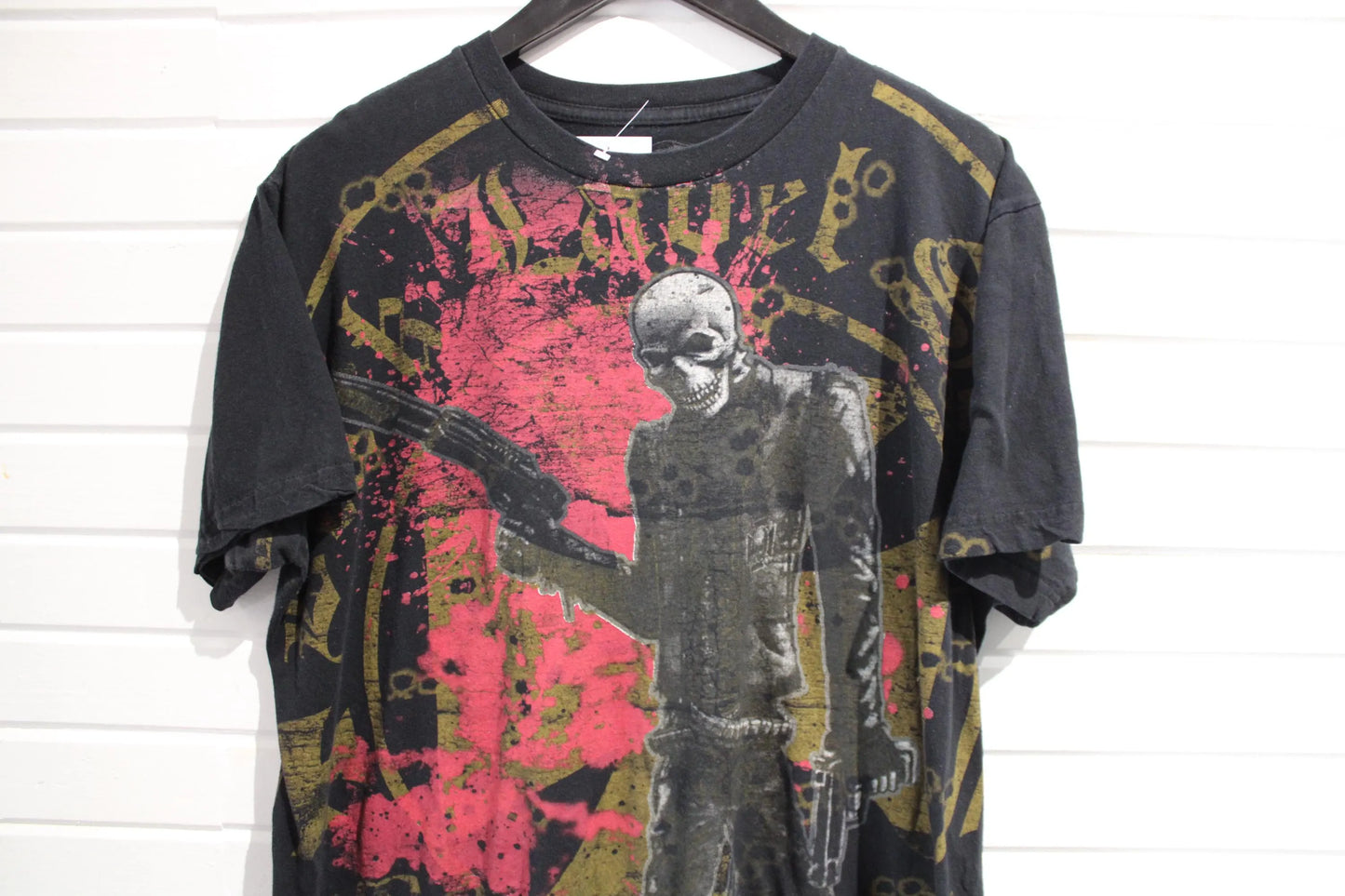 Rock-&-Rebellion Skull Graphic T-Shirt | Vintage 2000s Distressed All Over Print Tee | Bold Gothic Streetwear