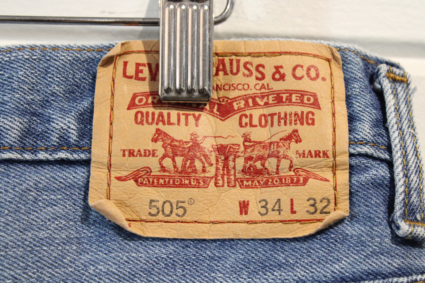 Levi's 505 Jeans / Vintage Light-Wash Denim Trouser / Classic Regular Fit / Size 34x32