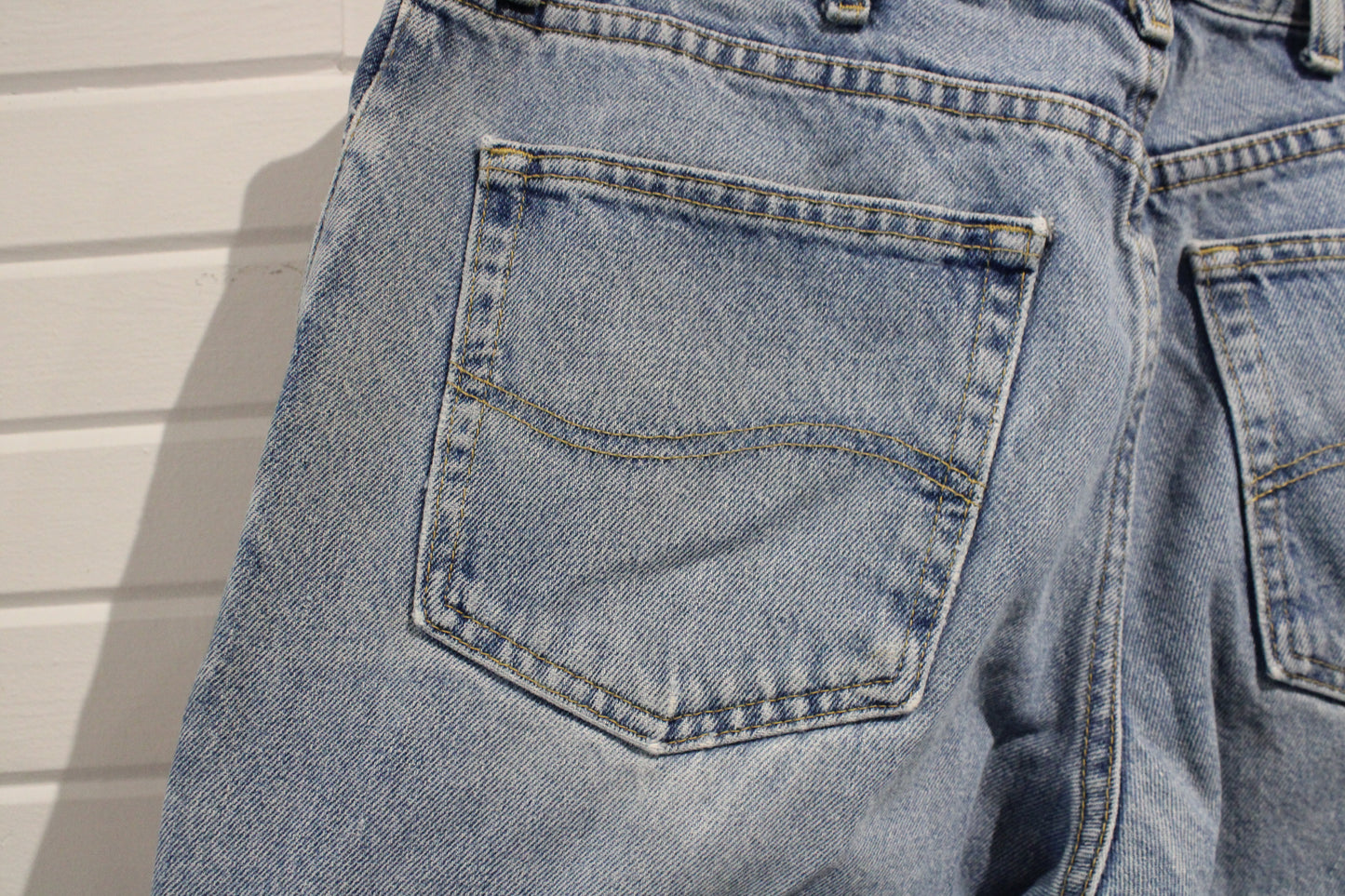 Lee Regular Fit Jeans | Vintage 1990s Straight Leg Denim Pants | Classic Light Blue Everyday Wear