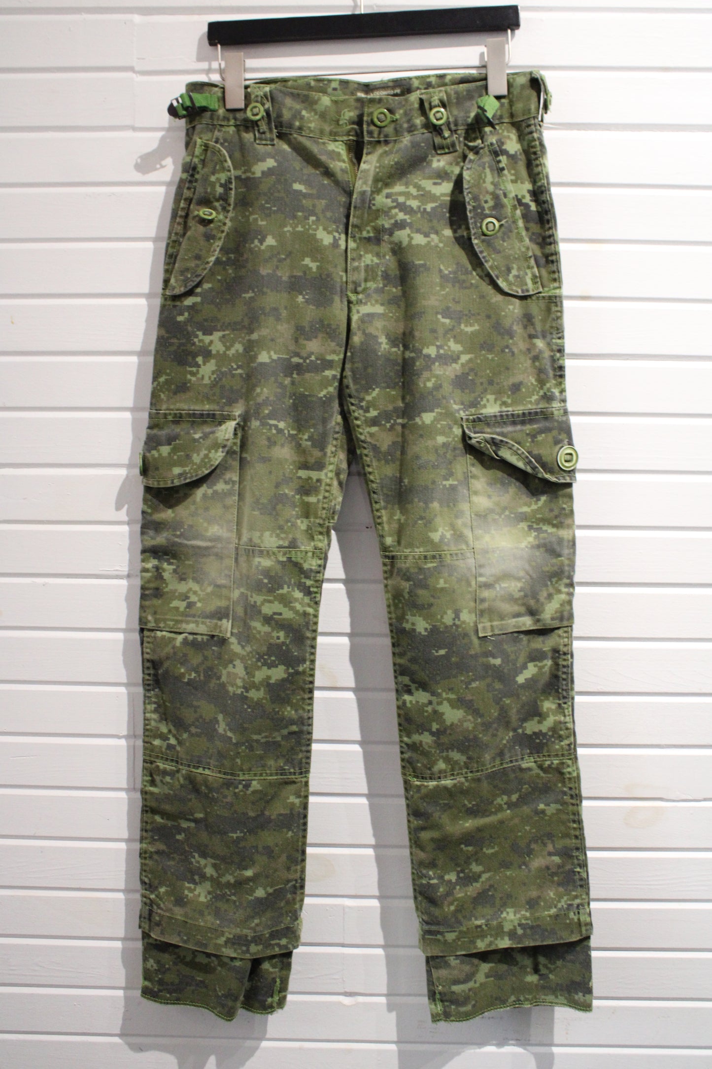 Digital Camo Cargo Pants | Vintage 1997 Military Pattern Trousers | Utility Outdoor Workwear