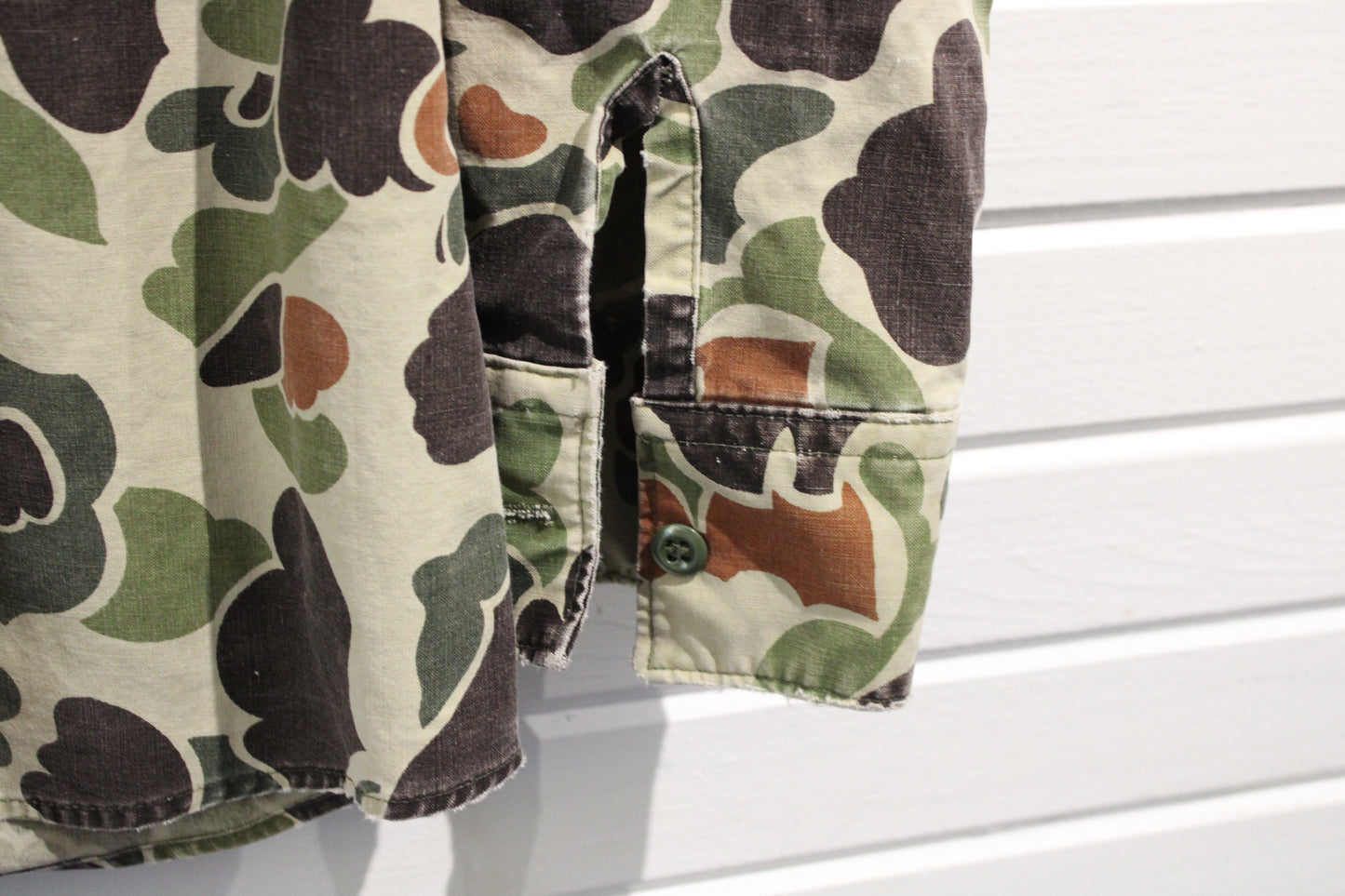 Walls Duck Camo Button-Up Shirt | Vintage 1990s Military Pattern Hunting Shirt | Outdoor Sportsman Wear