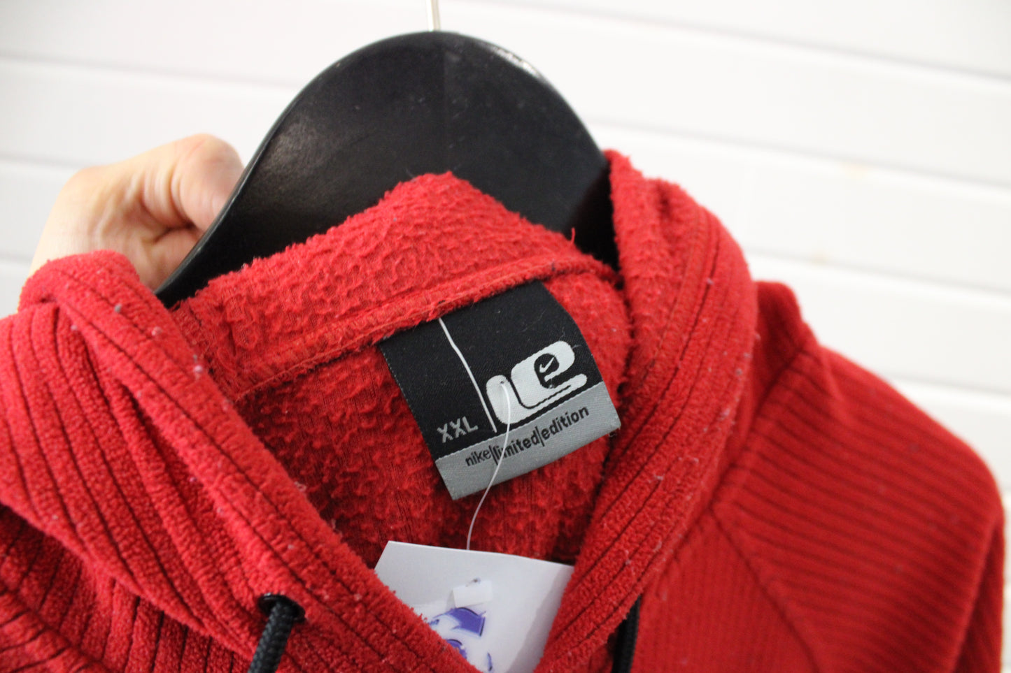 Nike-Limited-Edition Hoodie | Vintage 2000s Ribbed Pullover Sweatshirt | Bold Red Graphic Hoody