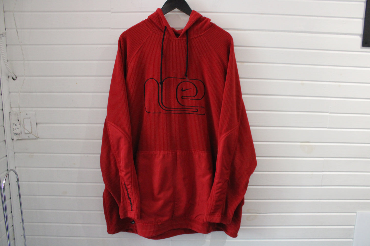 Nike-Limited-Edition Hoodie | Vintage 2000s Ribbed Pullover Sweatshirt | Bold Red Graphic Hoody