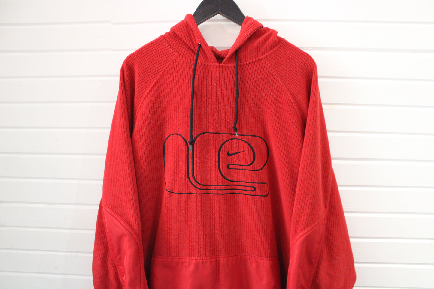Nike-Limited-Edition Hoodie | Vintage 2000s Ribbed Pullover Sweatshirt | Bold Red Graphic Hoody