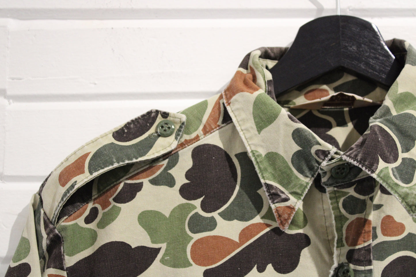Walls Duck Camo Button-Up Shirt | Vintage 1990s Military Pattern Hunting Shirt | Outdoor Sportsman Wear